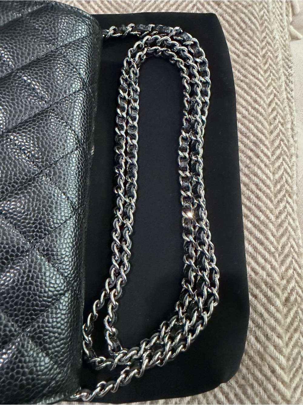 CHANEL Black Quilted Caviar Leather Crossbody Wallet with Silver Chain - Picture 15 of 17